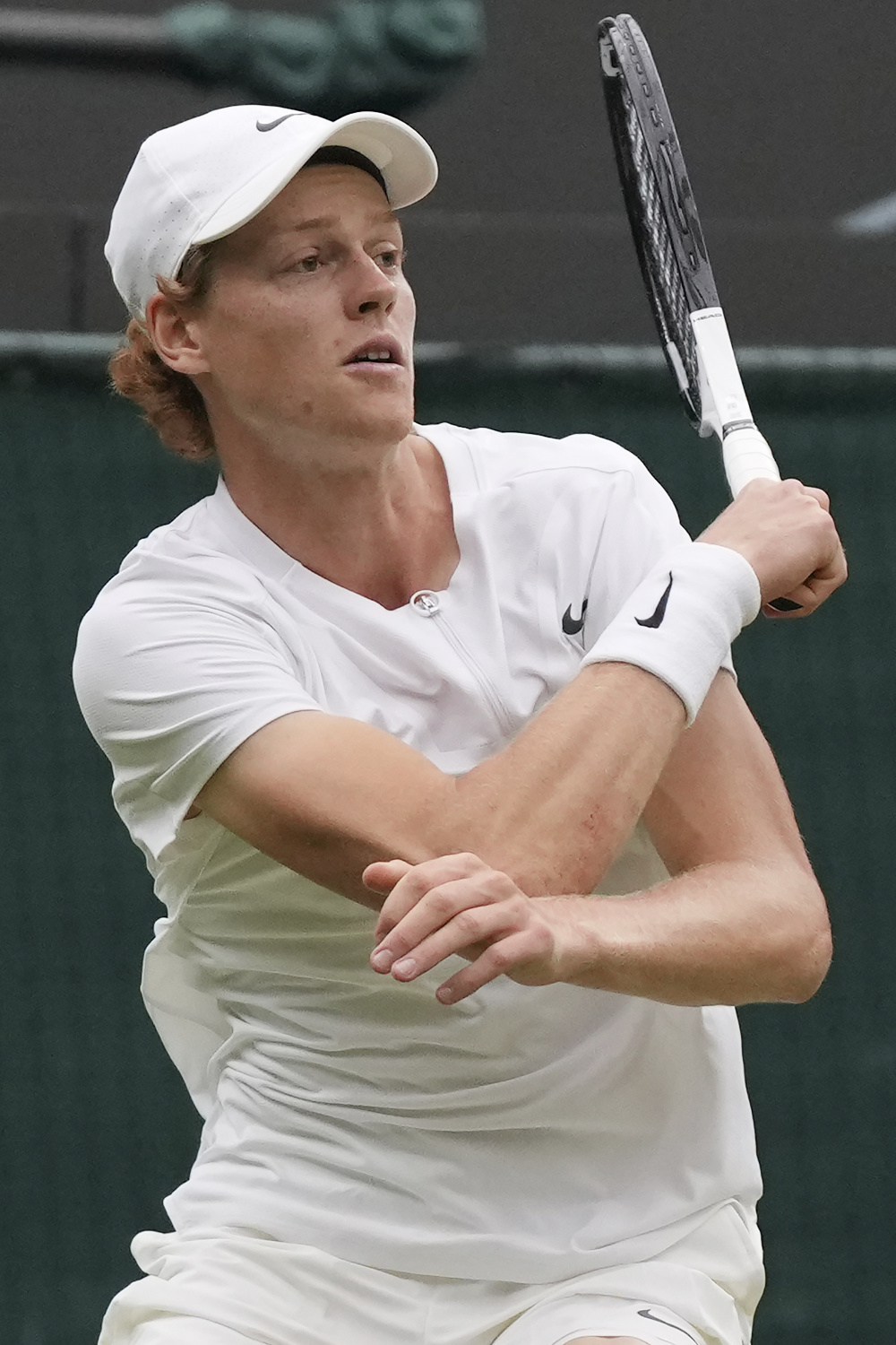 对方后卫牵 对方后卫牵