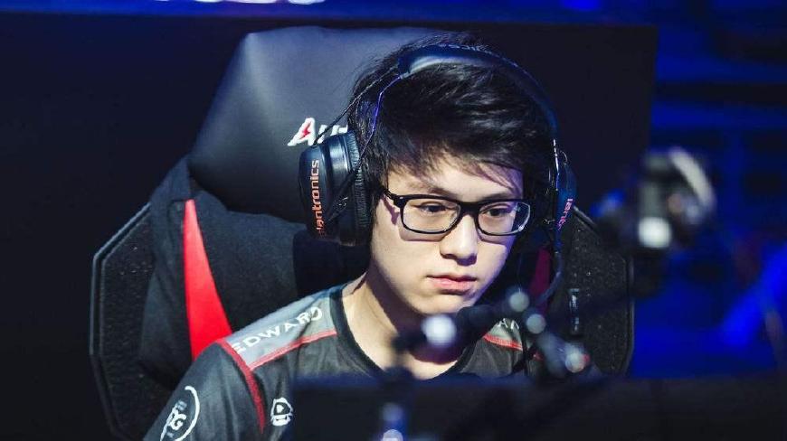 荷兰中场球 荷兰中场球